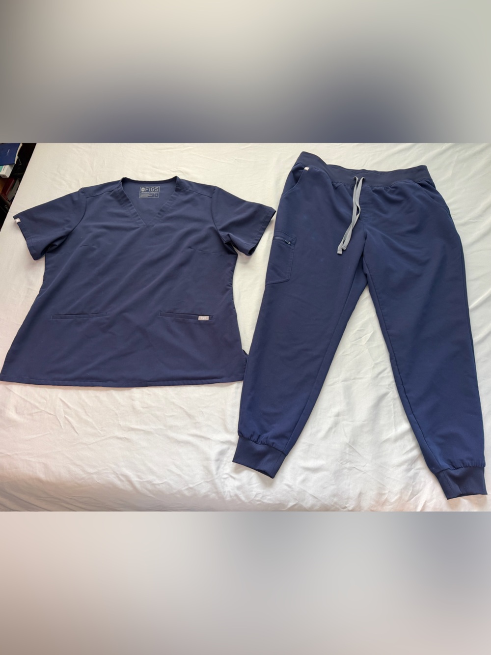 Figs Women’s Navy Casma Scrub Top & Zamora Jogger Pants Set